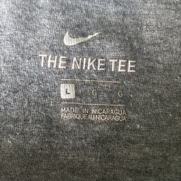 Grey nike tee shirt. - Picture 3 of 4